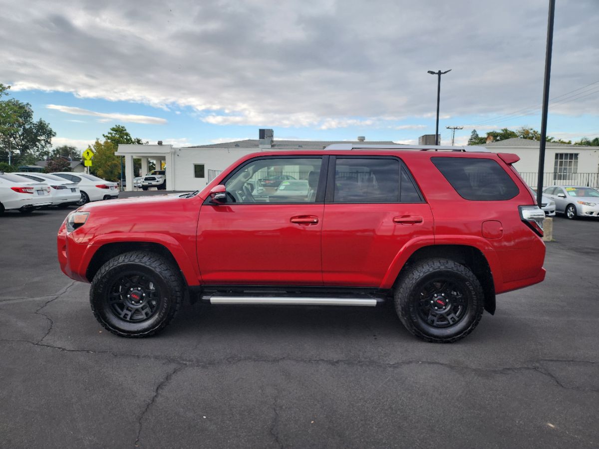 2017 Toyota 4Runner SR5 Premium 4WD photo 2