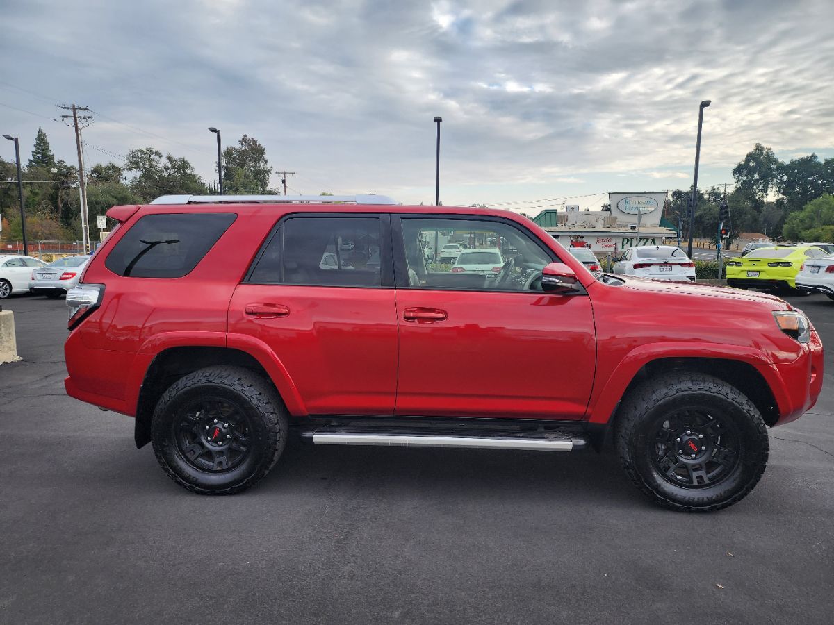 2017 Toyota 4Runner SR5 Premium 4WD photo 6