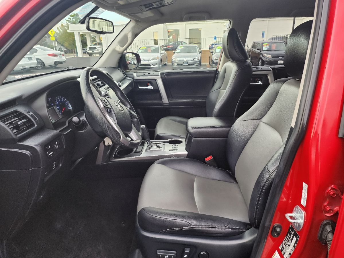 2017 Toyota 4Runner SR5 Premium 4WD photo 9