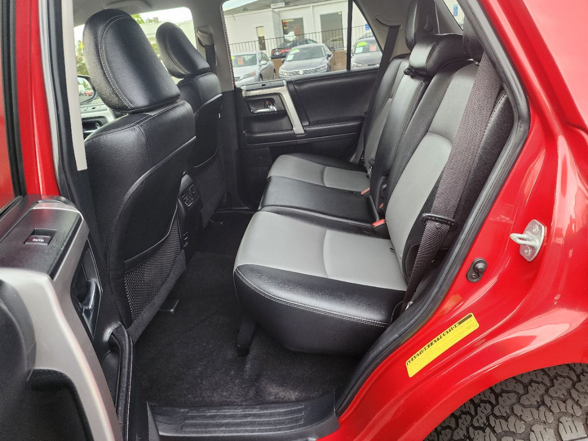 2017 Toyota 4Runner SR5 Premium 4WD photo 10