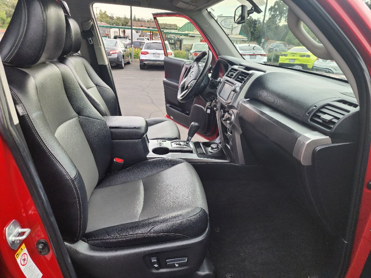 2017 Toyota 4Runner SR5 Premium 4WD photo 14