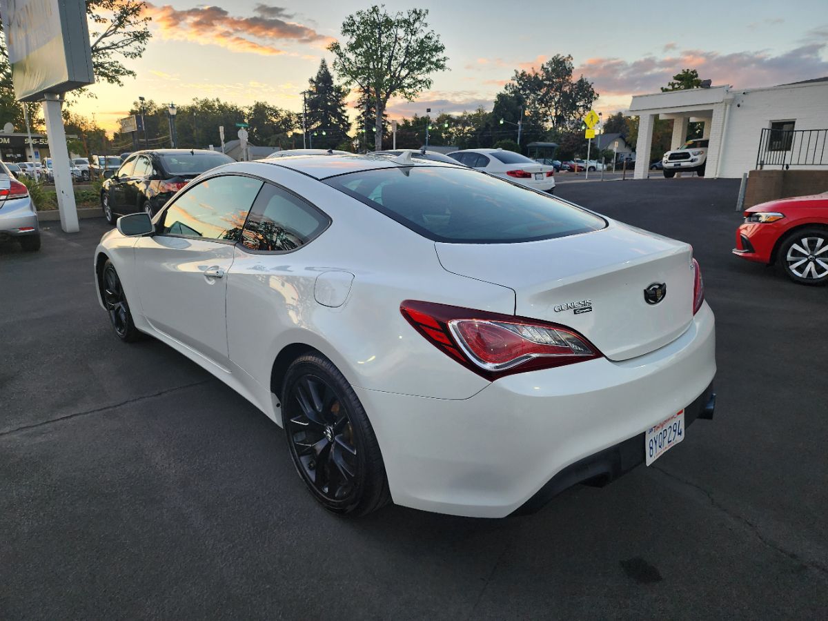 2013 Hyundai Genesis Coupe 2.0T photo 3