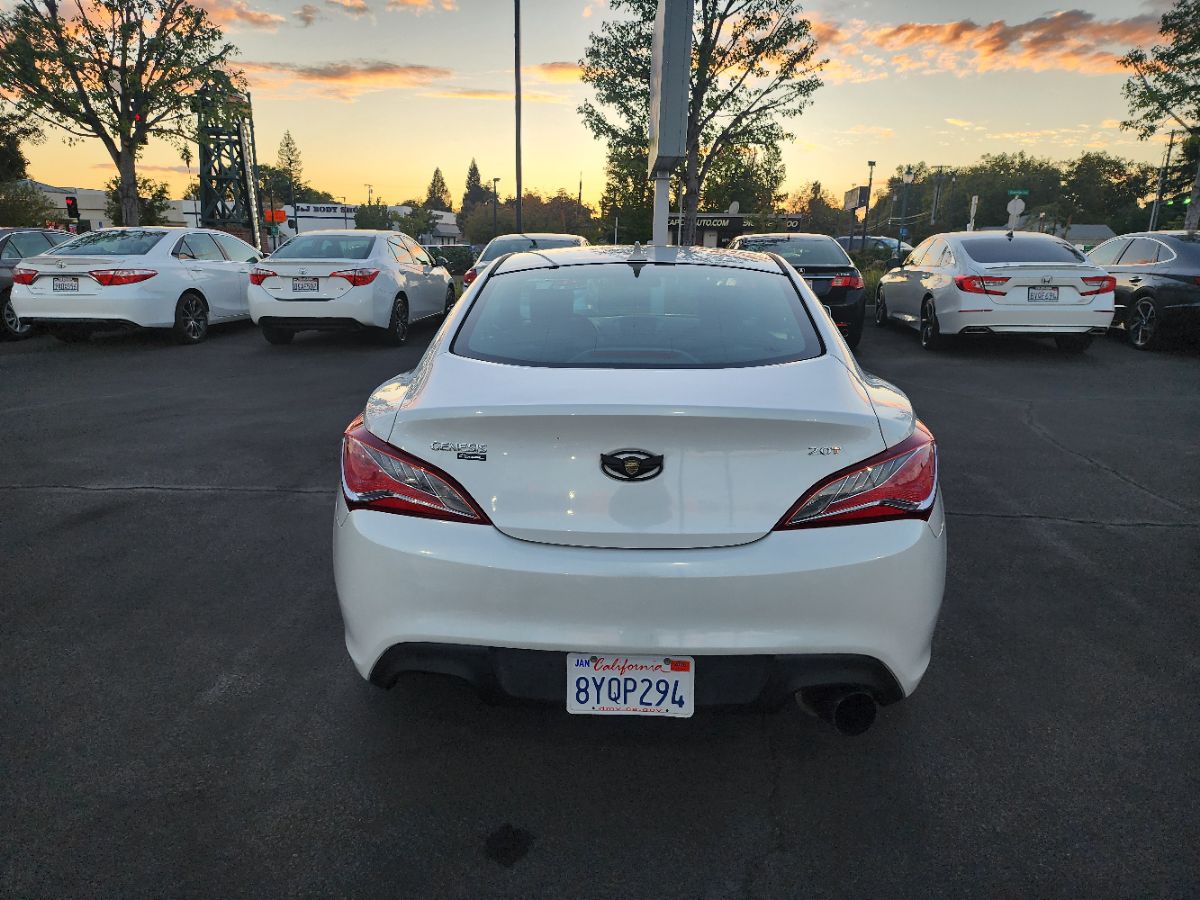 2013 Hyundai Genesis Coupe 2.0T photo 4