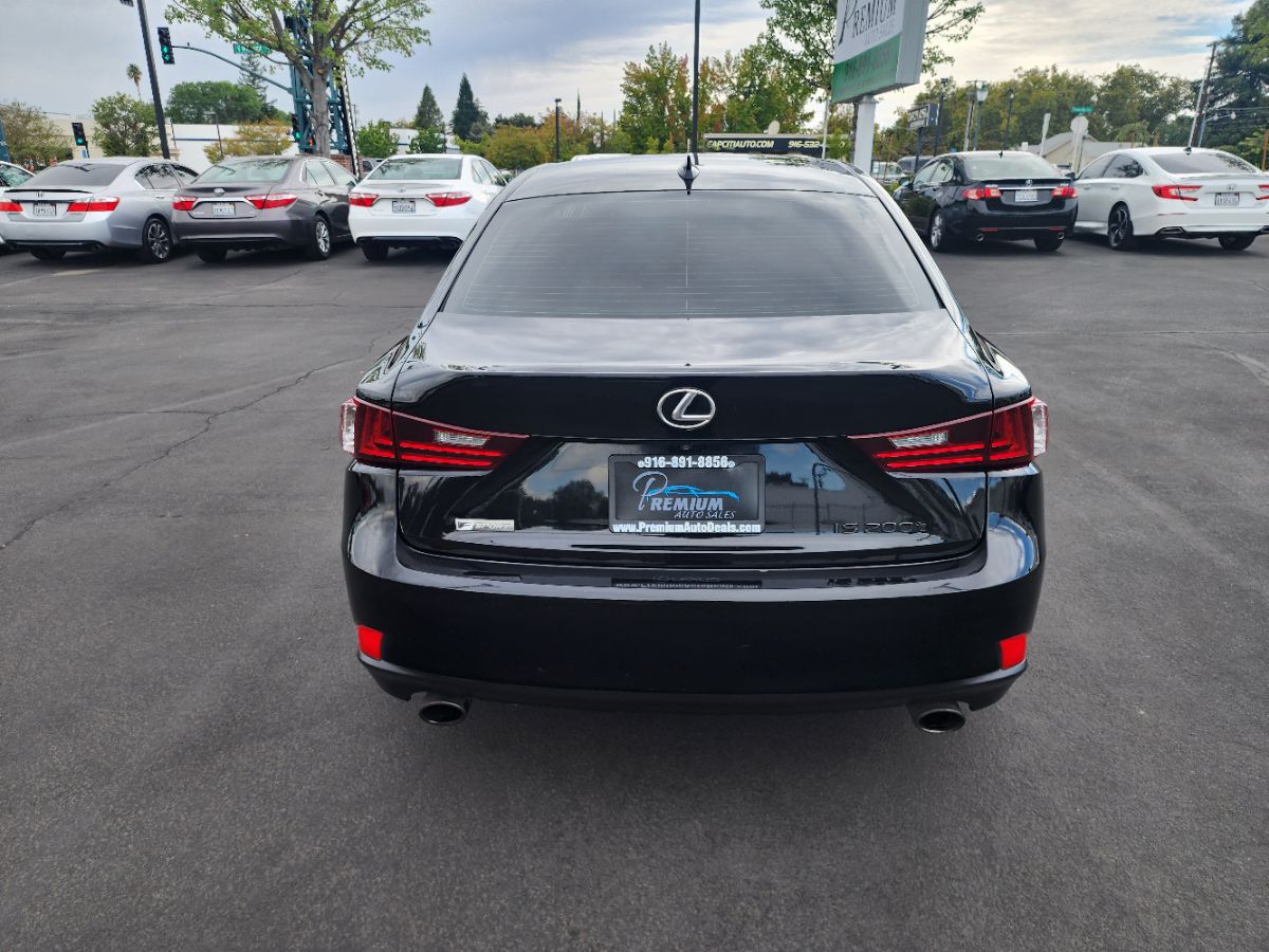 2016 Lexus IS 200t photo 4
