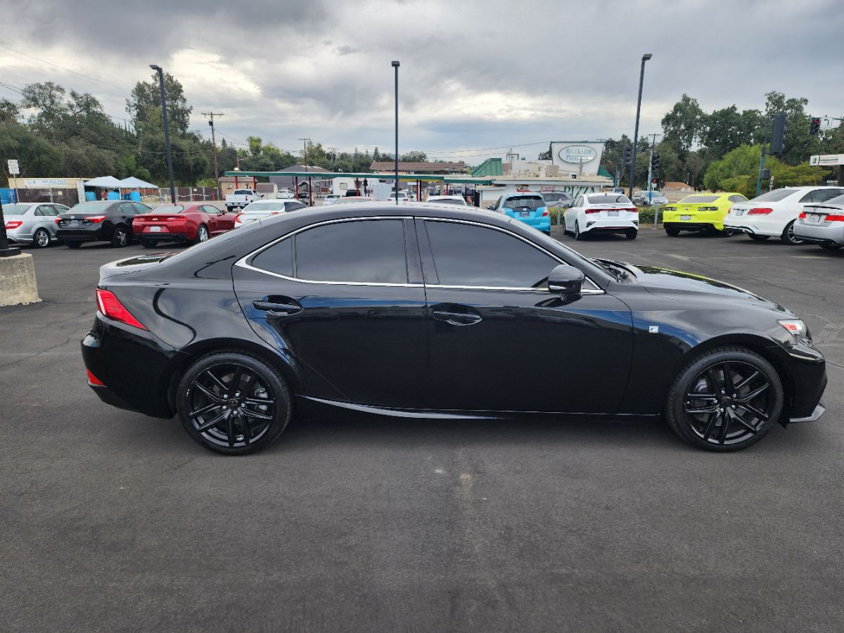 2016 Lexus IS 200t photo 6