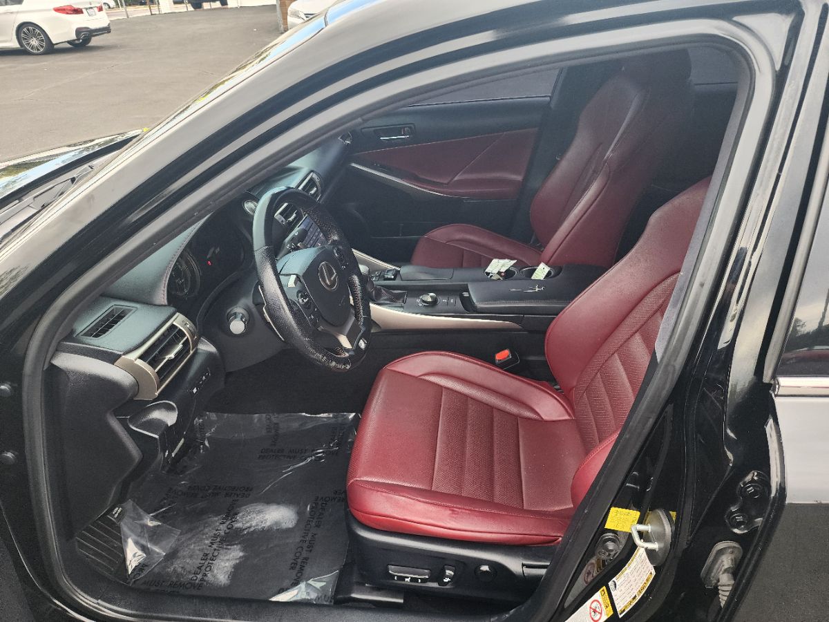 2016 Lexus IS 200t photo 9