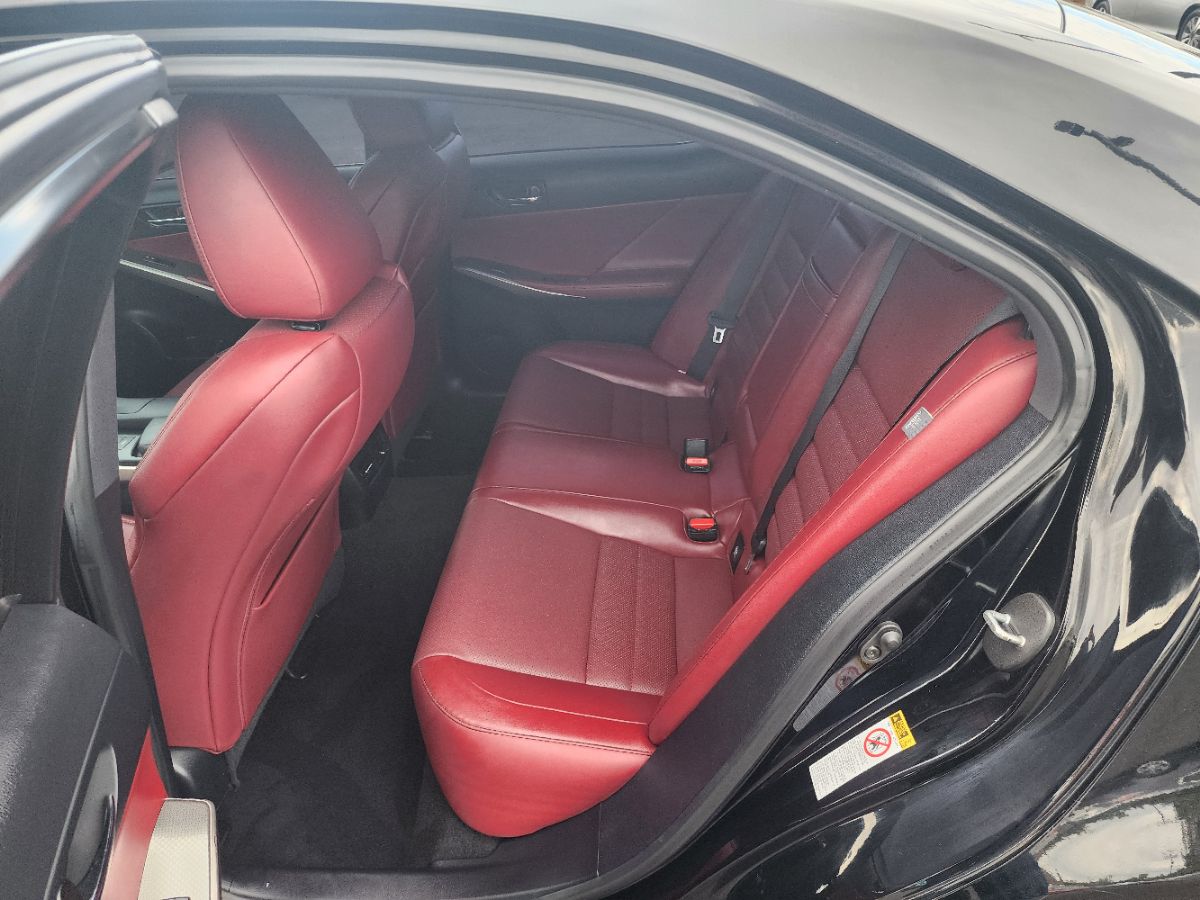 2016 Lexus IS 200t photo 10