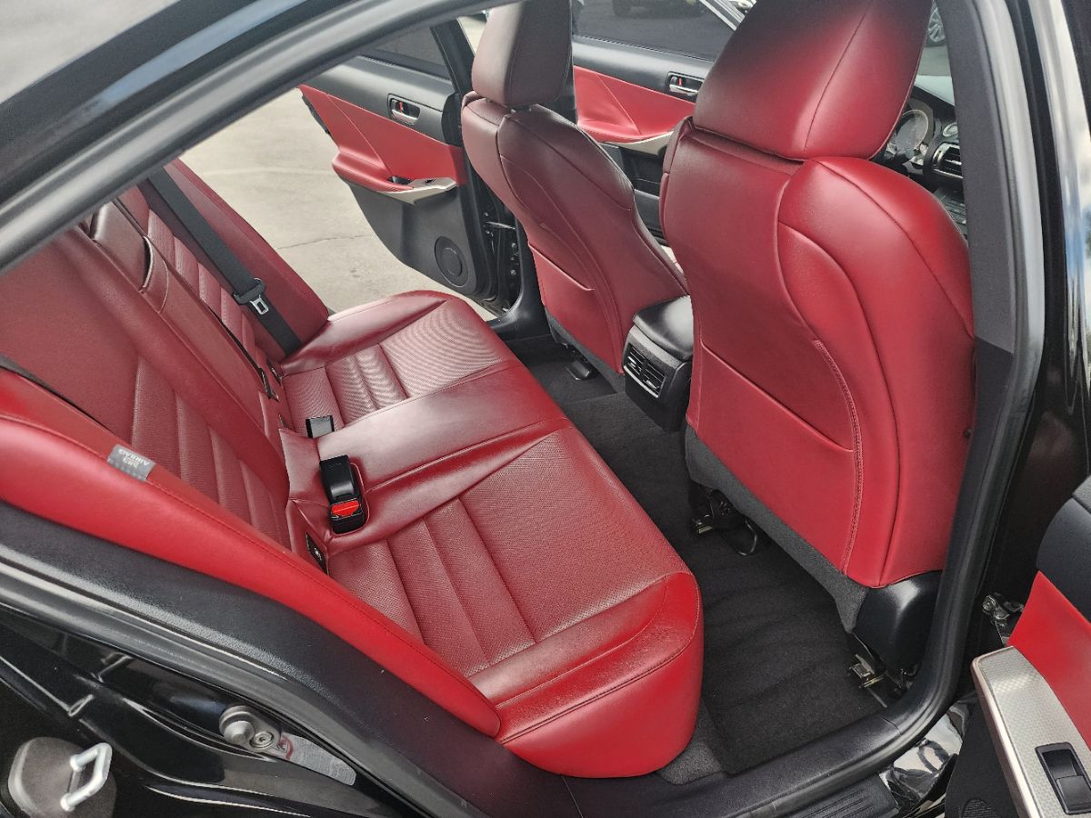 2016 Lexus IS 200t photo 11