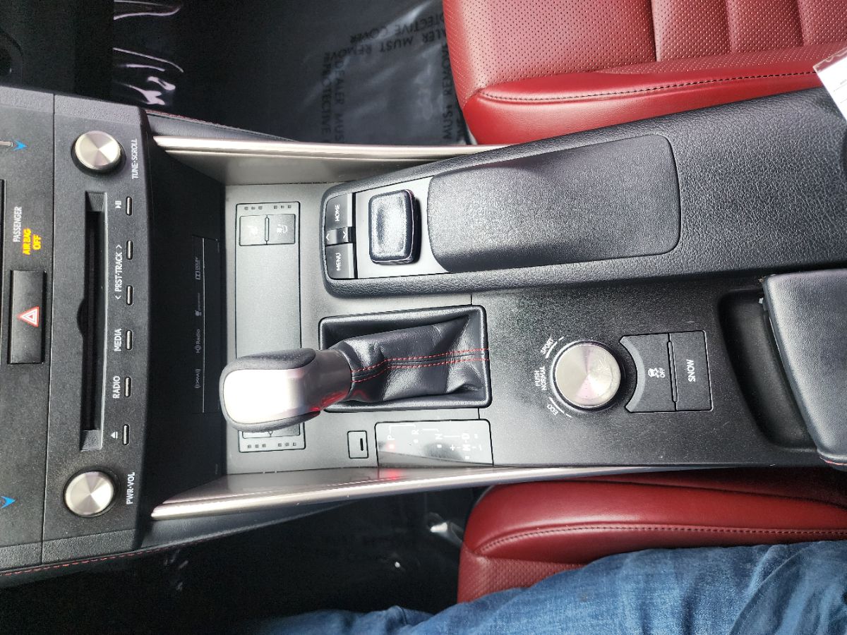 2016 Lexus IS 200t photo 17