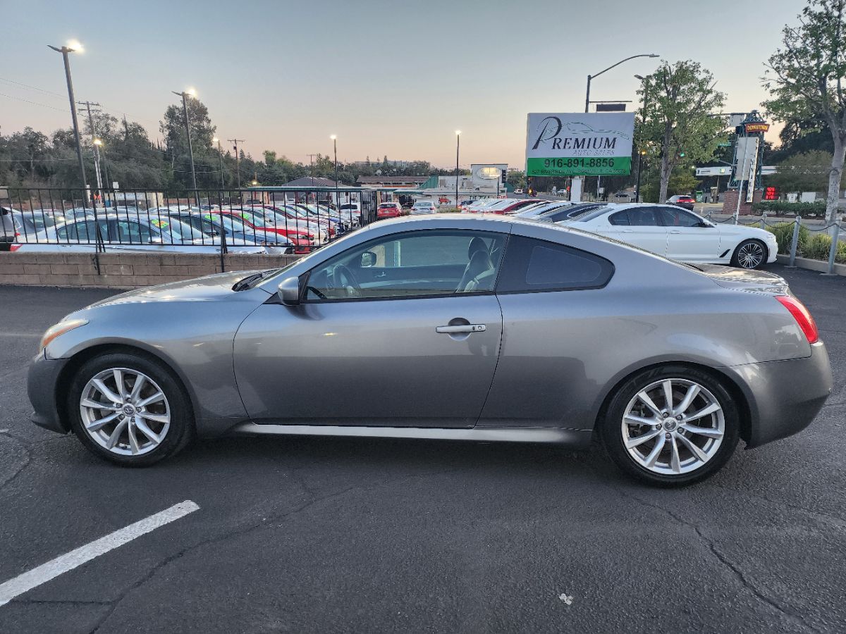 2011 Infiniti G37 Coupe Journey photo 2