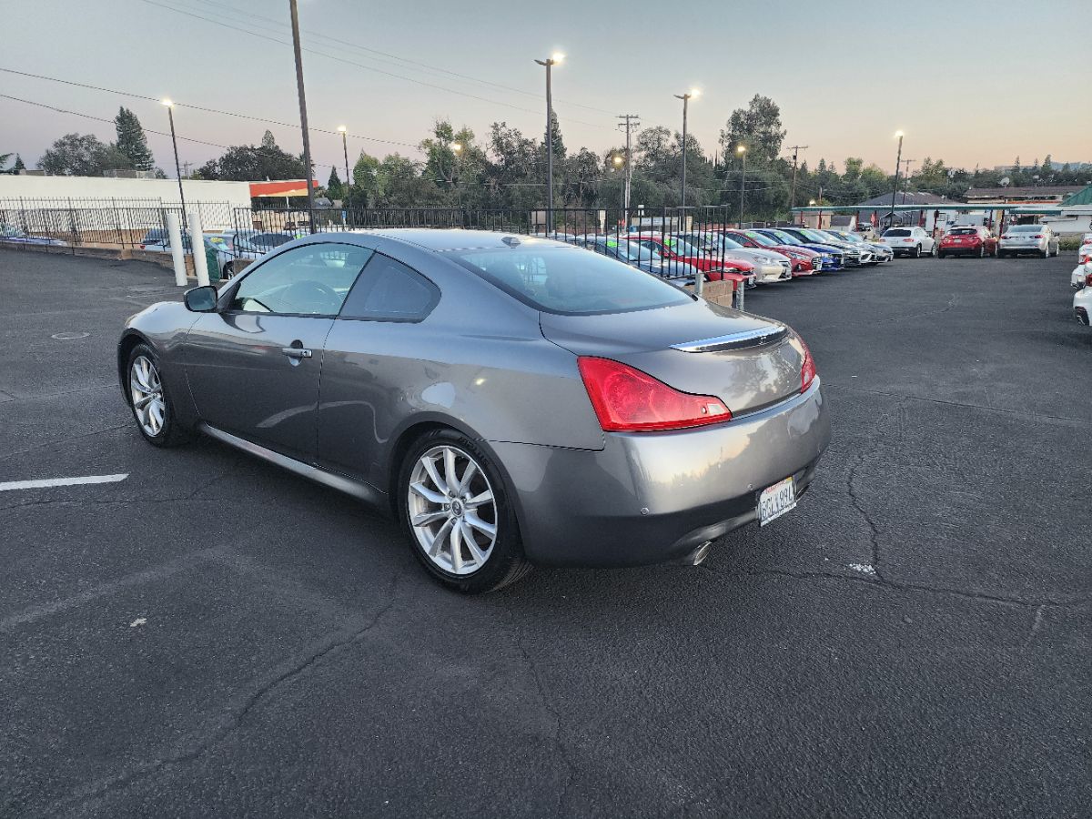 2011 Infiniti G37 Coupe Journey photo 3
