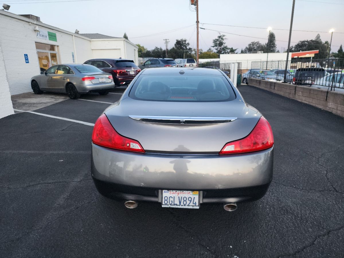 2011 Infiniti G37 Coupe Journey photo 4