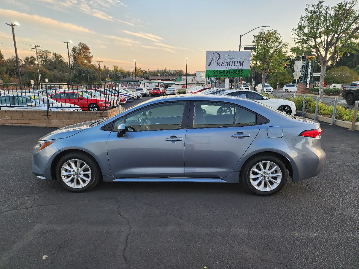 2021 Toyota Corolla LE photo 2