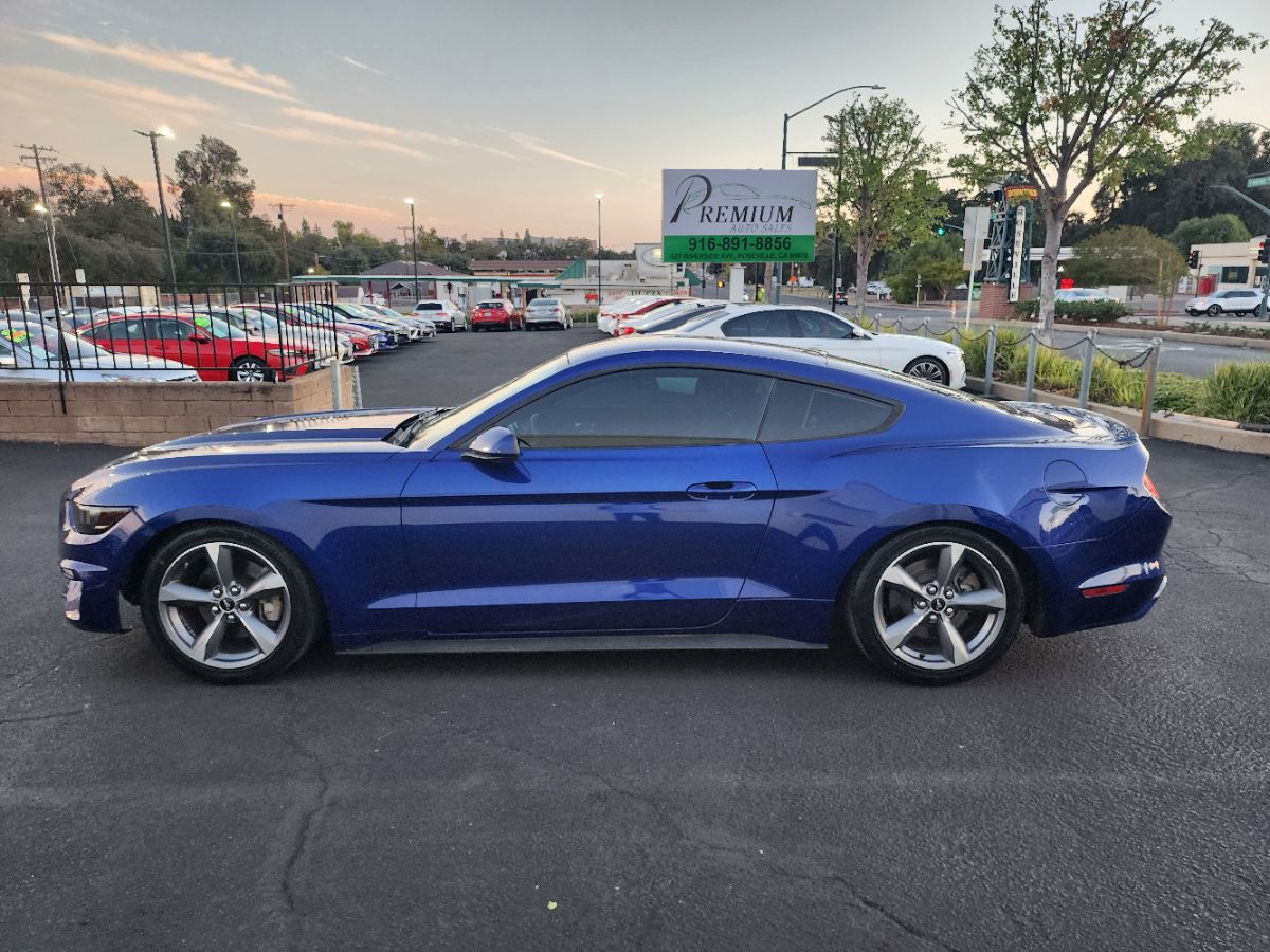 2016 Ford Mustang V6 photo 2