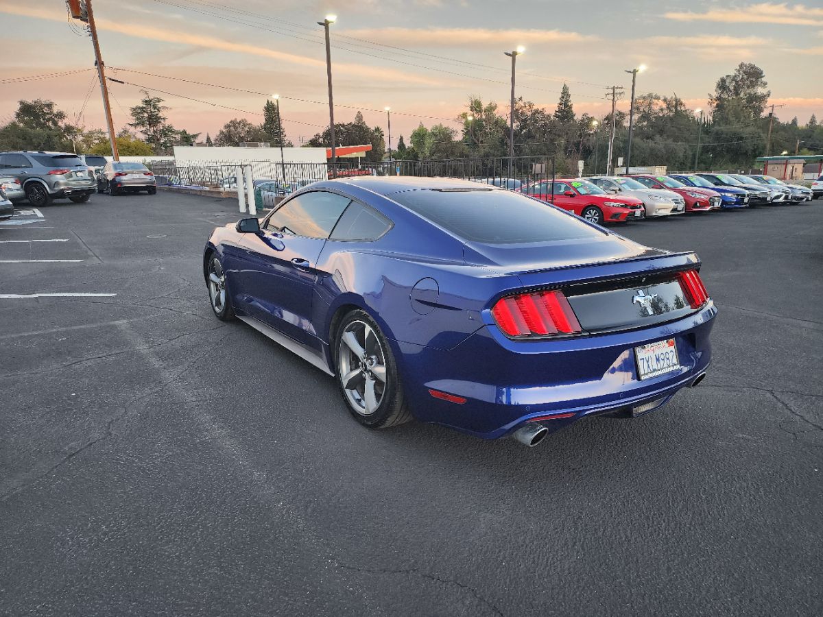 2016 Ford Mustang V6 photo 3