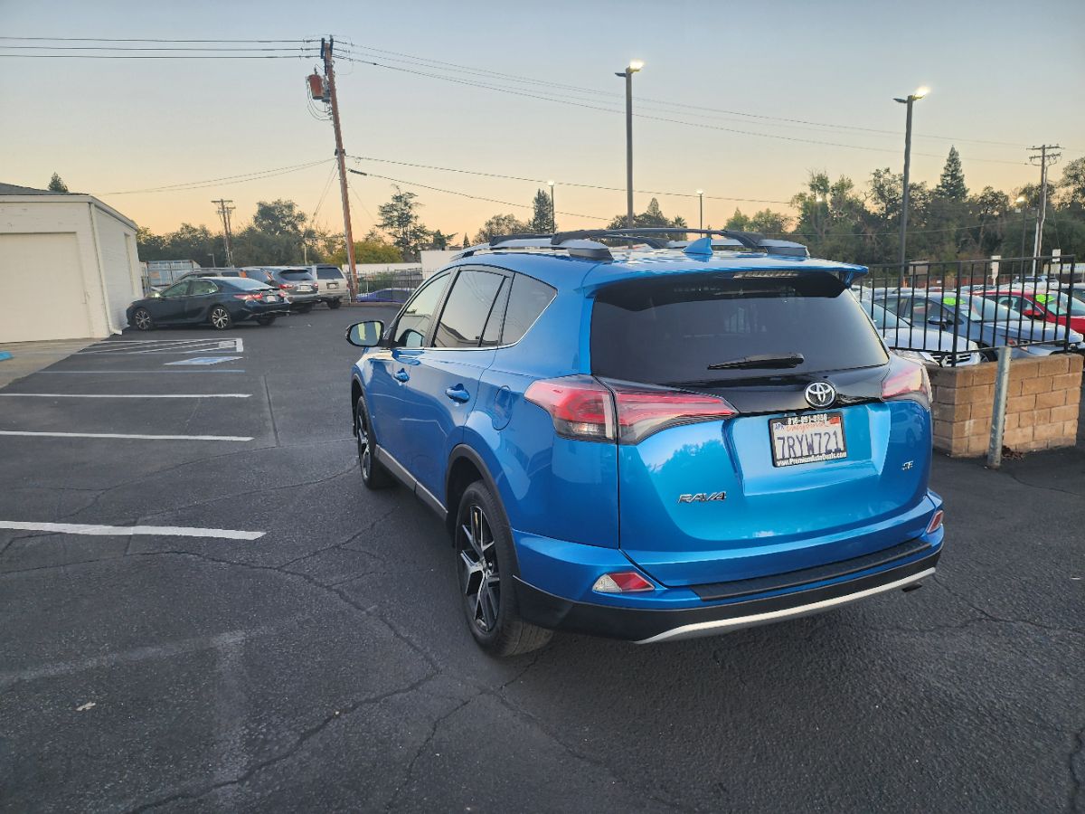 2016 Toyota RAV4 SE photo 2