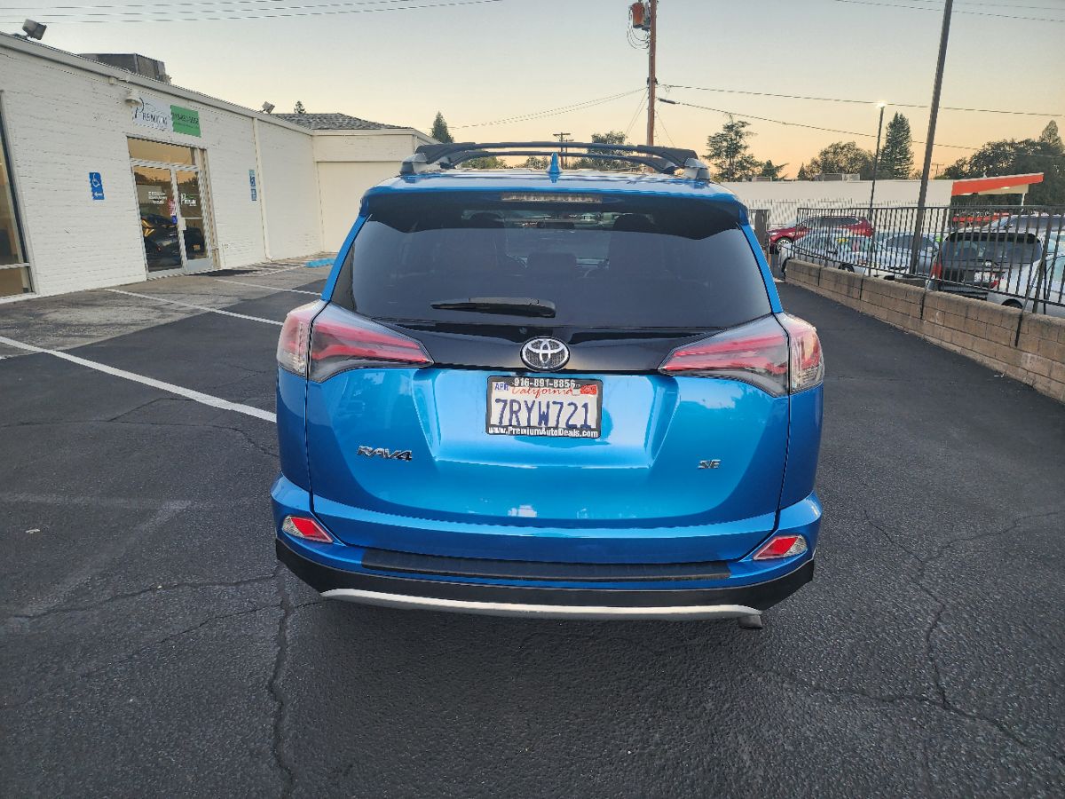 2016 Toyota RAV4 SE photo 3