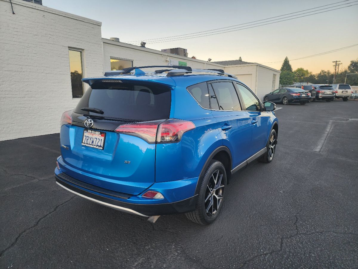 2016 Toyota RAV4 SE photo 4