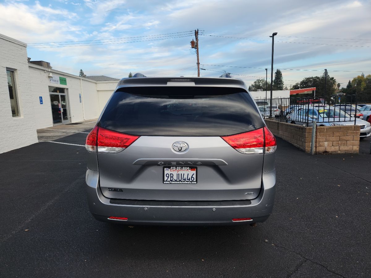 2013 Toyota Sienna Limited photo 4