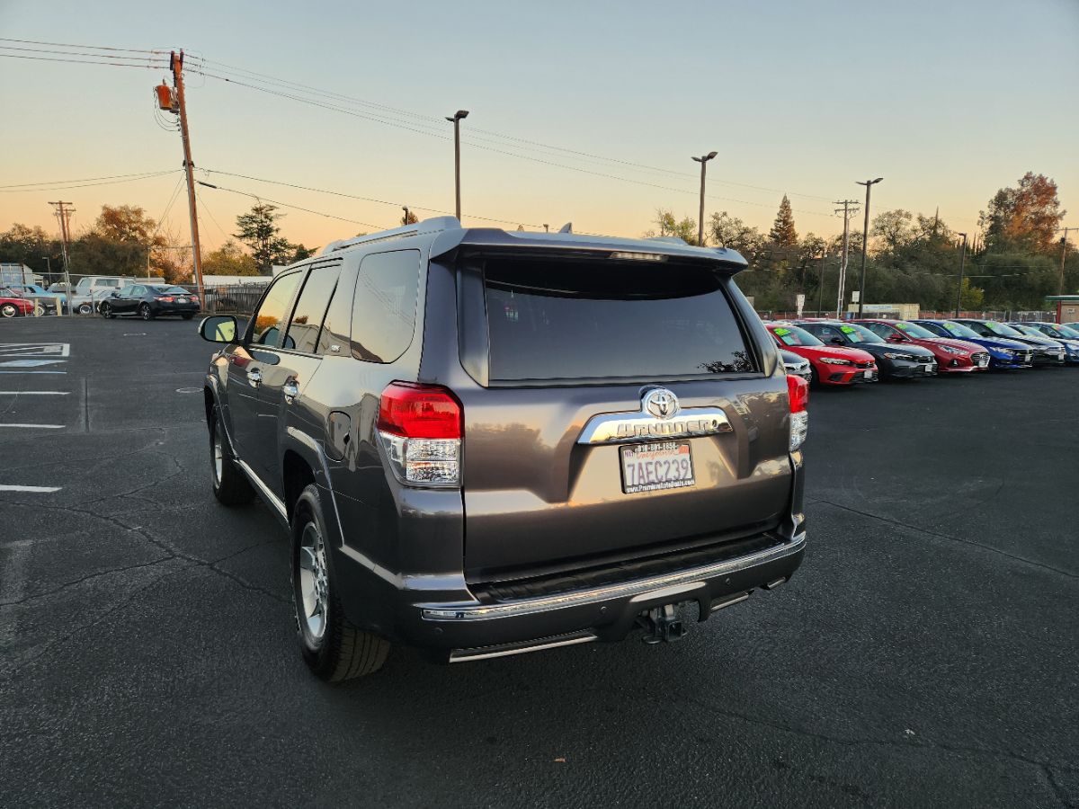 2013 Toyota 4Runner SR5 photo 2