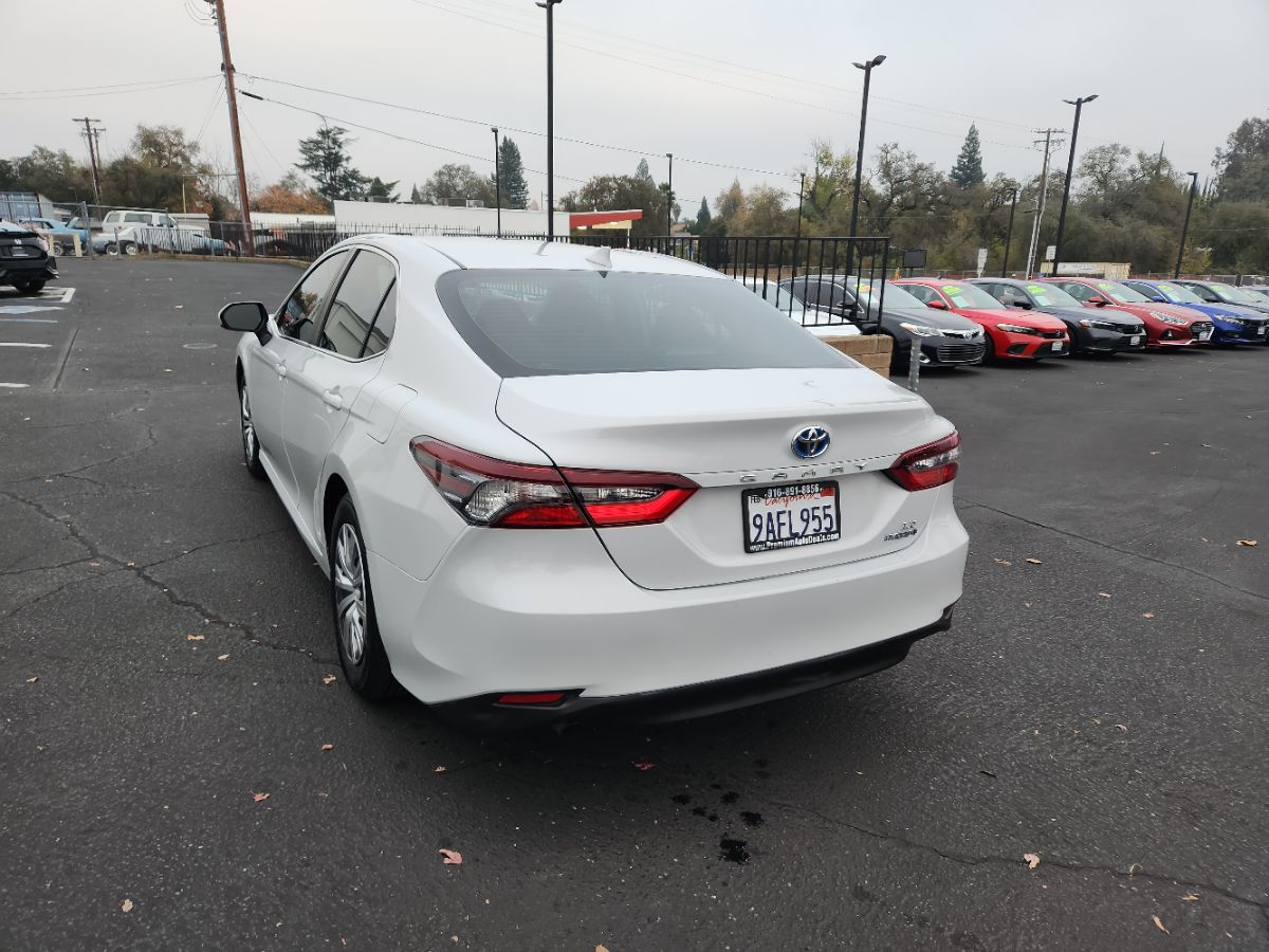 2022 Toyota Camry Hybrid LE photo 3