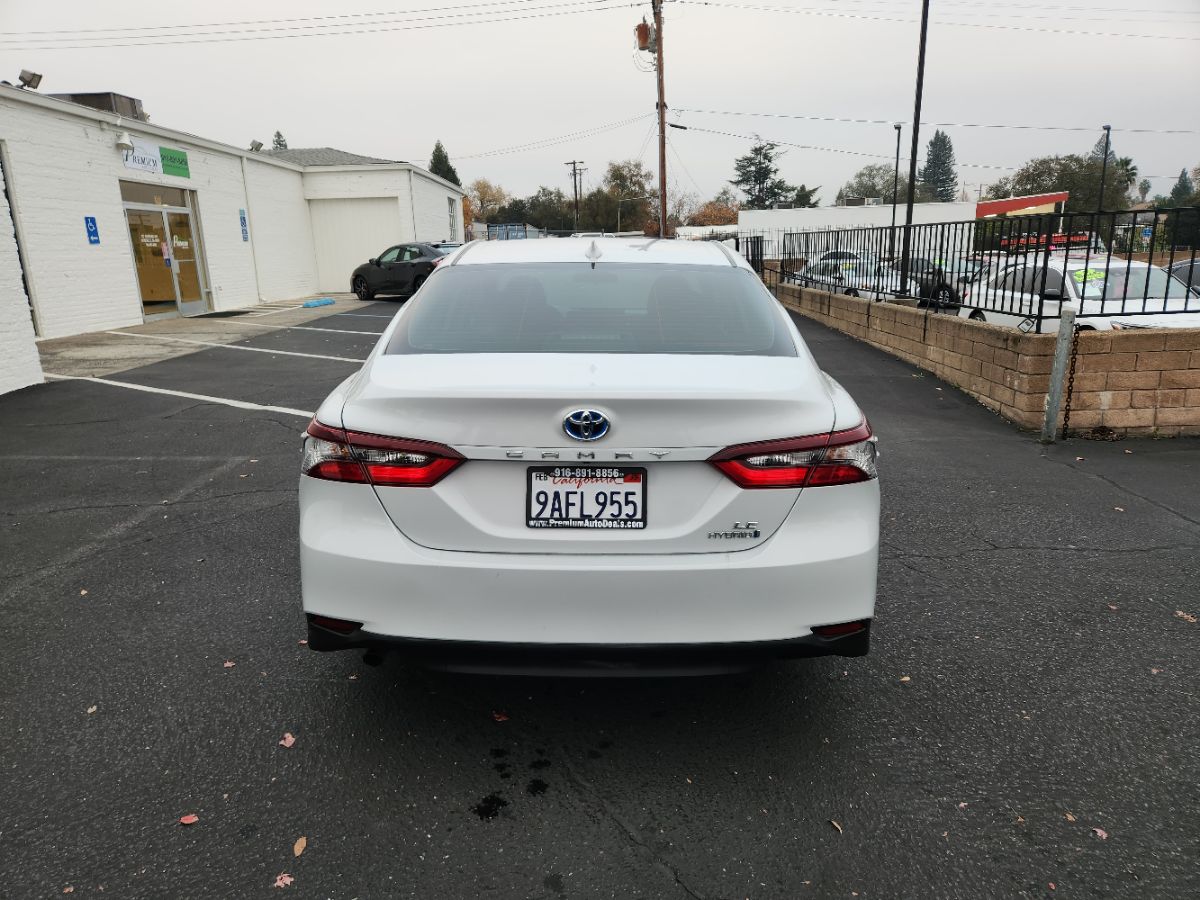2022 Toyota Camry Hybrid LE photo 4