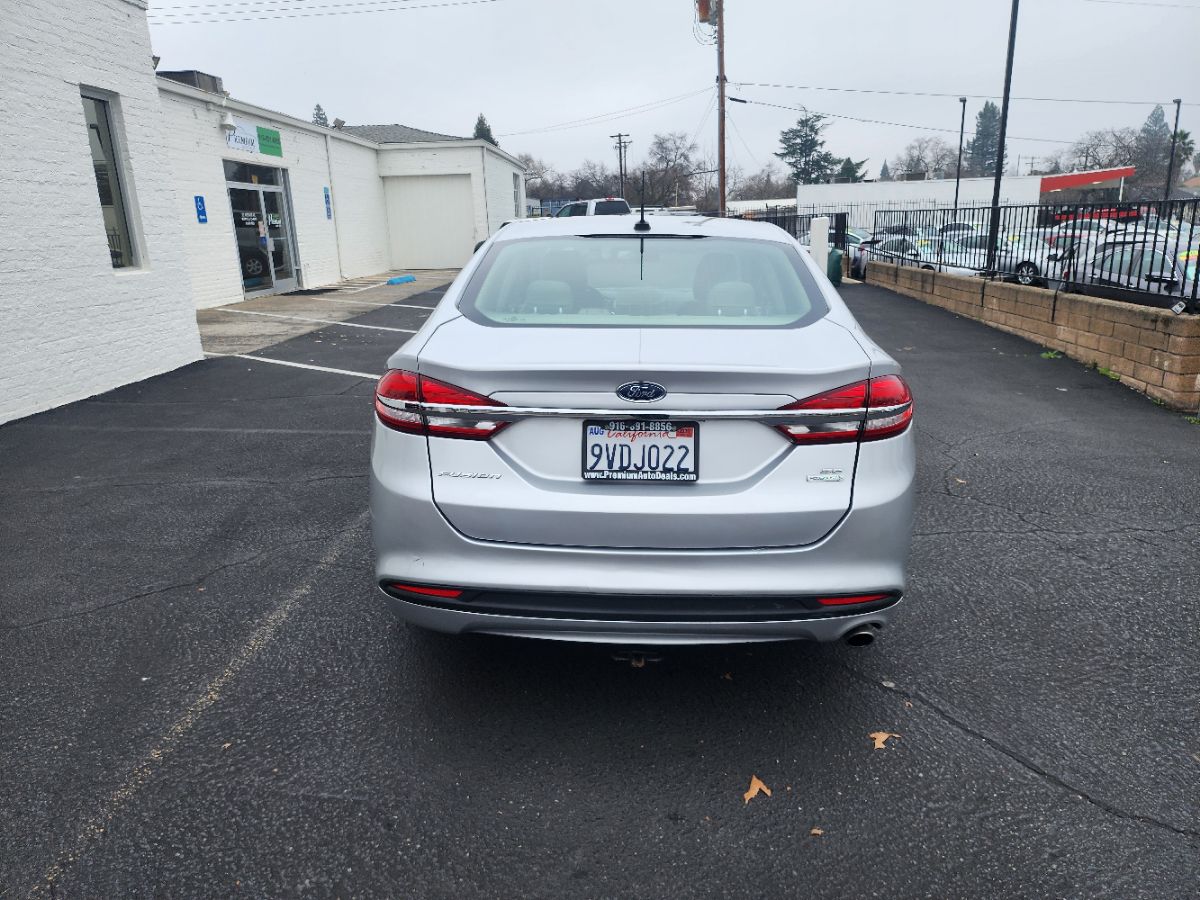 2017 Ford Fusion SE - Photo 3