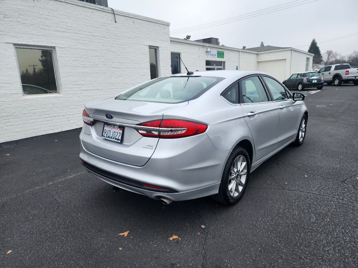 2017 Ford Fusion SE - Photo 4