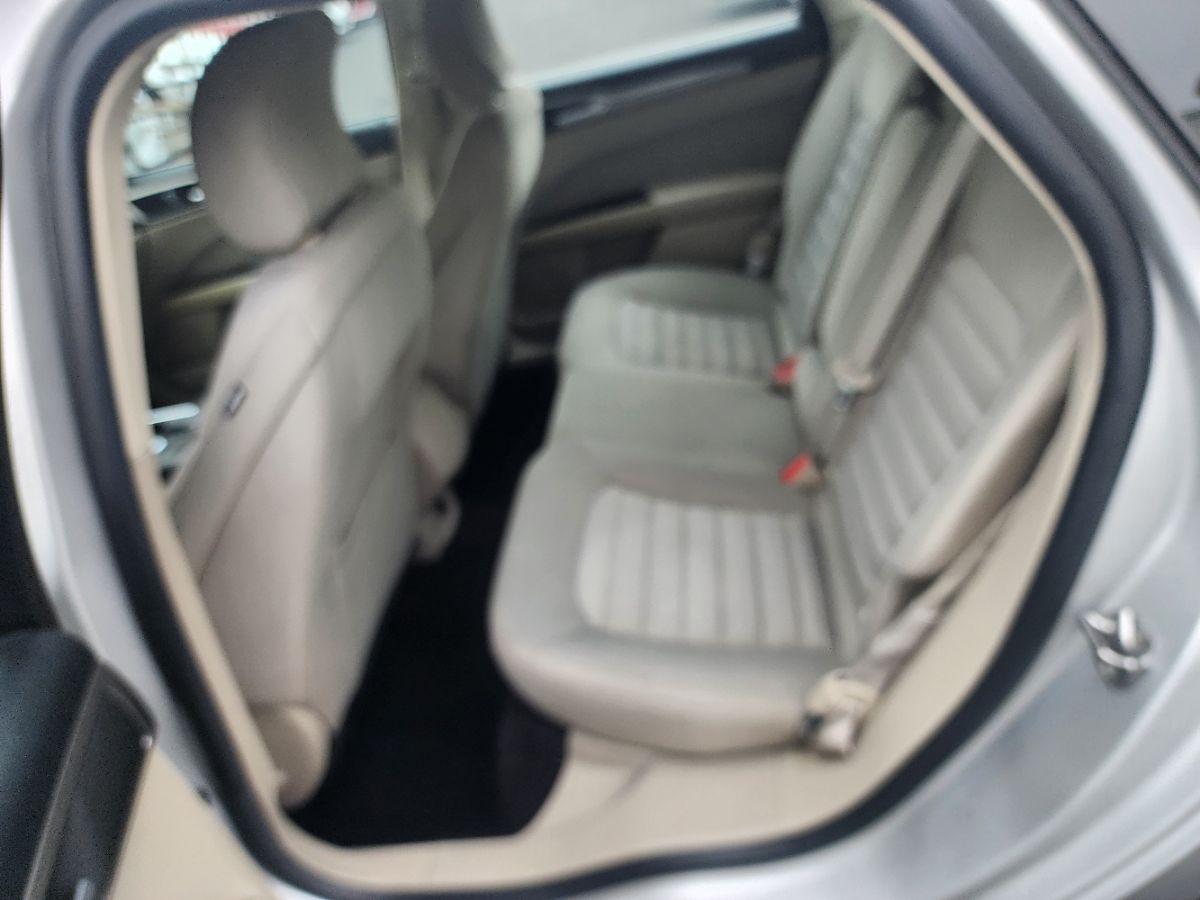 2017 Ford Fusion SE - Photo 8