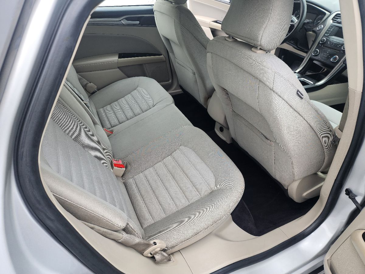 2017 Ford Fusion SE - Photo 10
