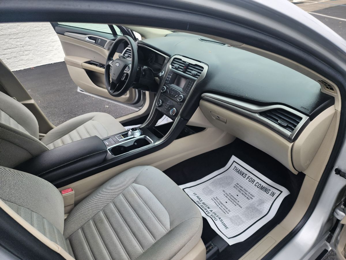 2017 Ford Fusion SE - Photo 11