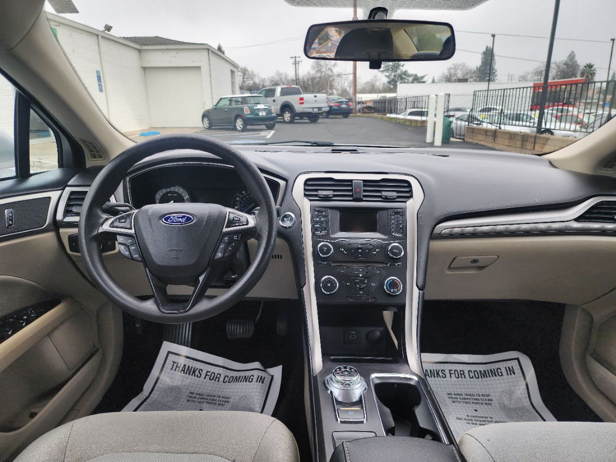 2017 Ford Fusion SE - Photo 12