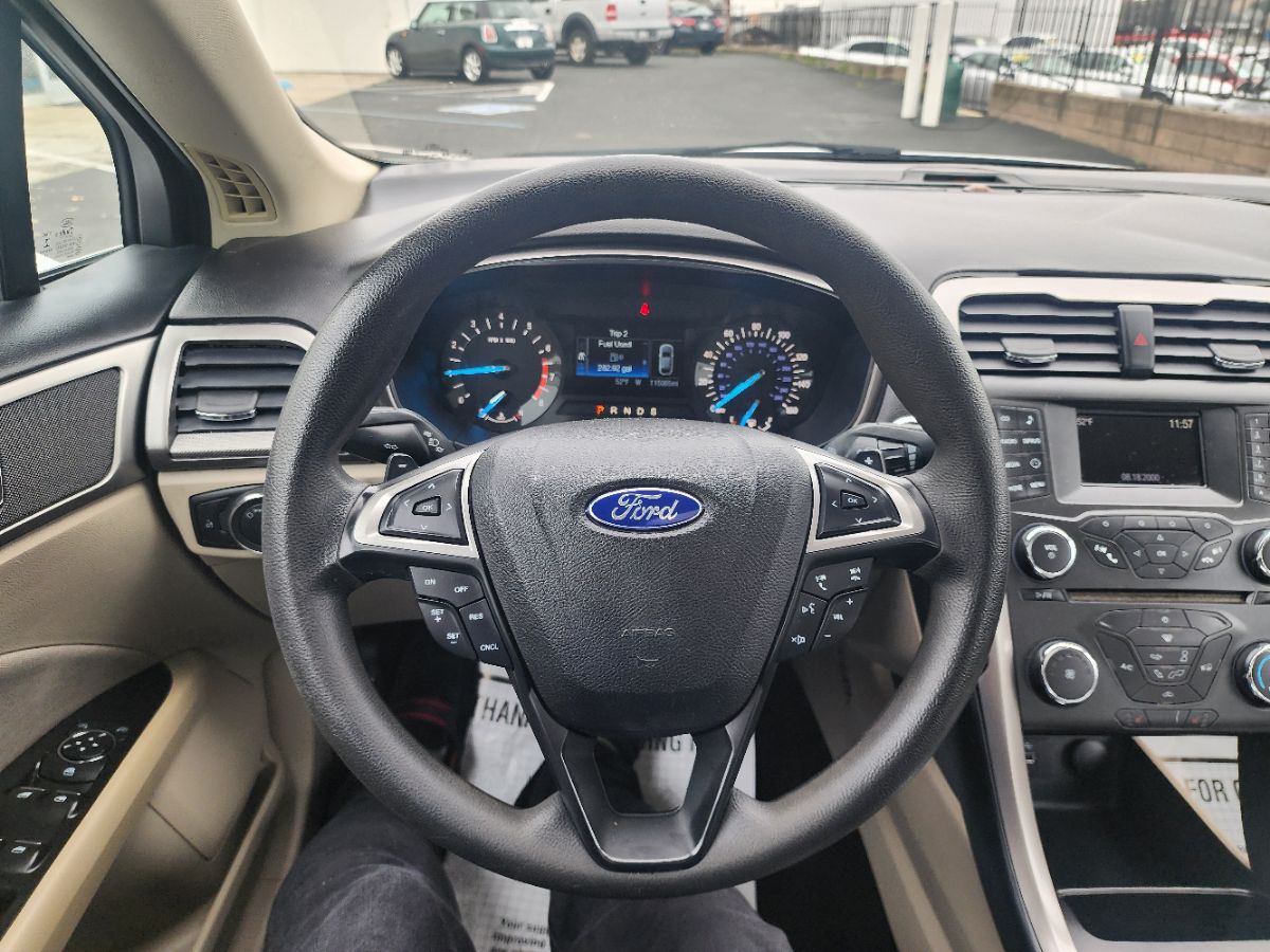2017 Ford Fusion SE - Photo 18