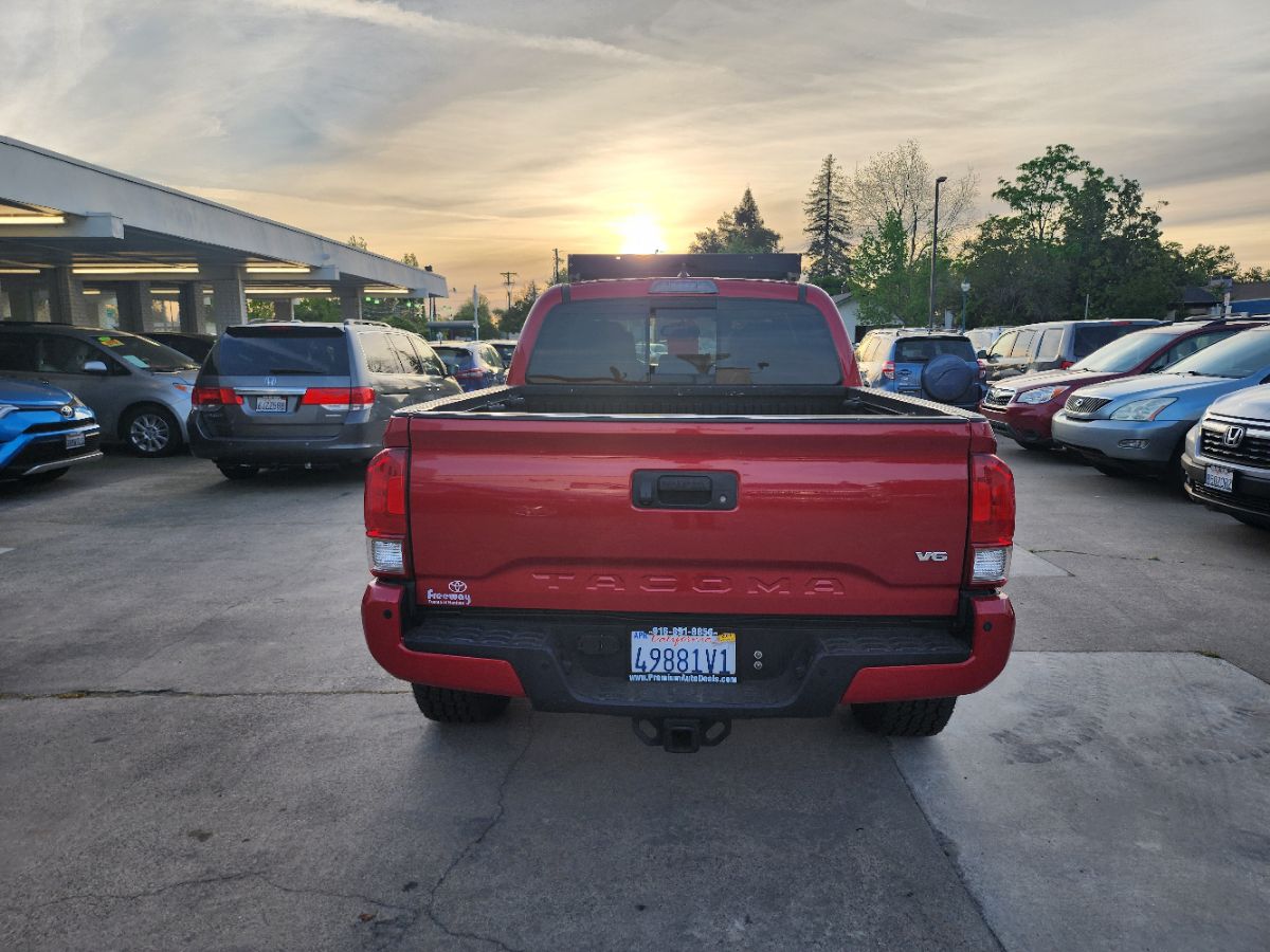 2017 Toyota Tacoma TRD Sport - Photo 4