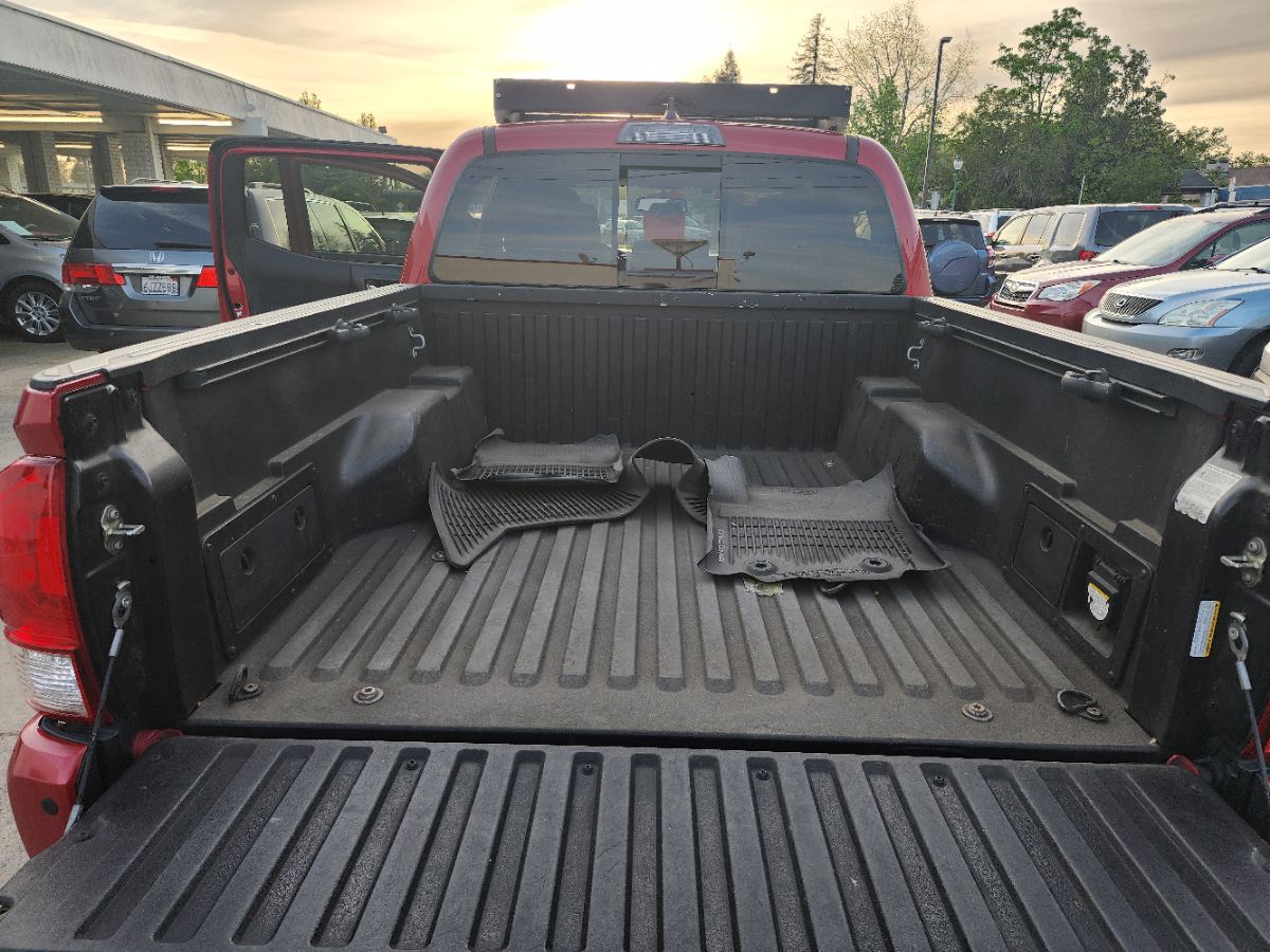 2017 Toyota Tacoma TRD Sport - Photo 11