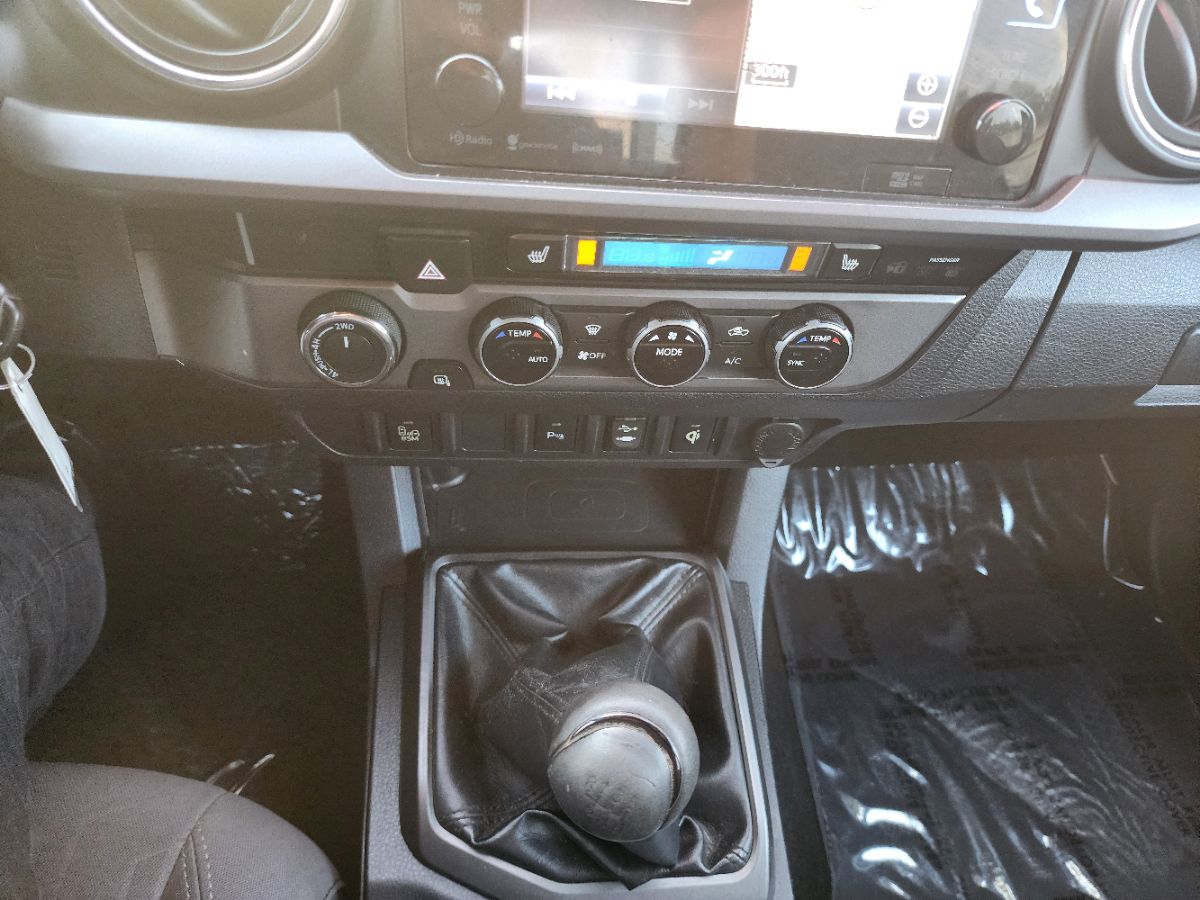 2017 Toyota Tacoma TRD Sport - Photo 16