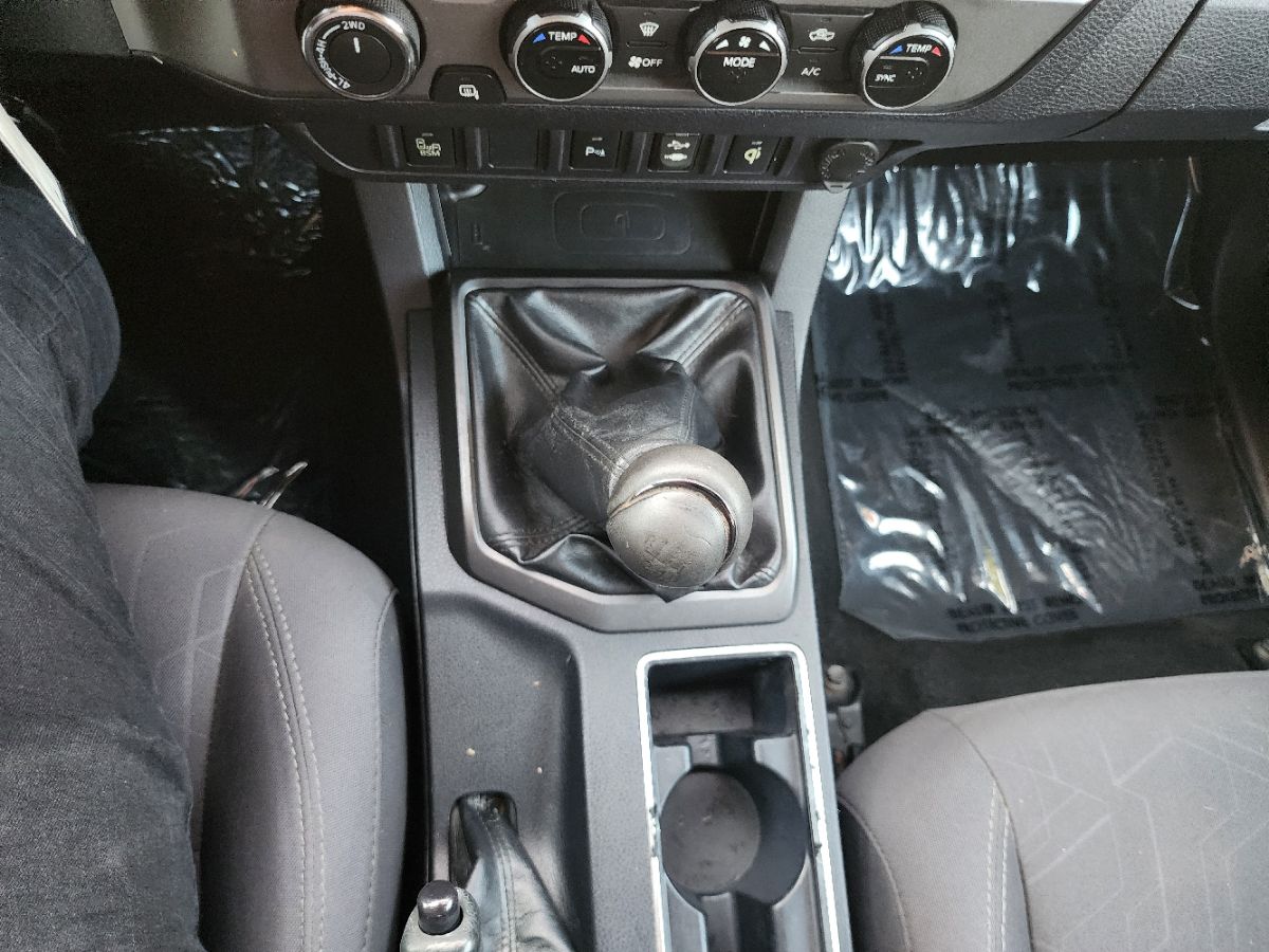 2017 Toyota Tacoma TRD Sport - Photo 17