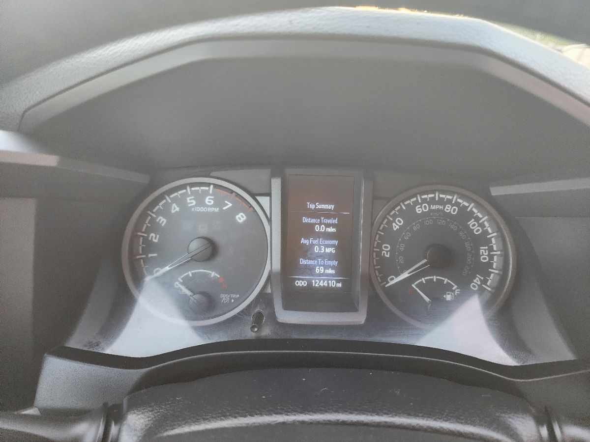 2017 Toyota Tacoma TRD Sport - Photo 19