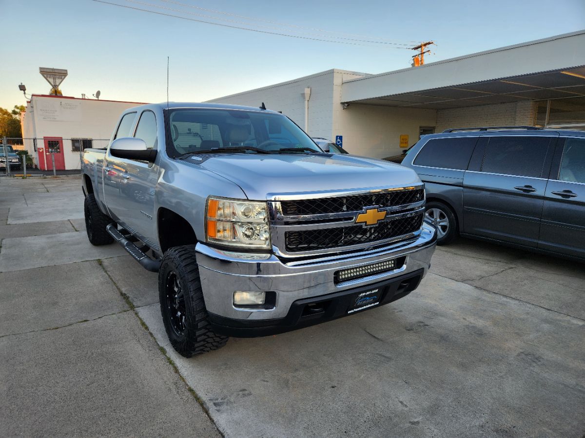 View vehicle photo 7