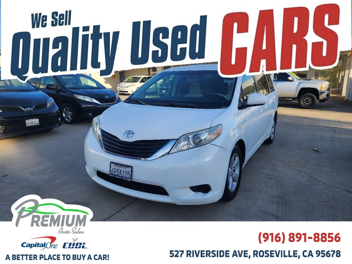 2011 Toyota Sienna LE V6 7-Passenger Access Seat's photo