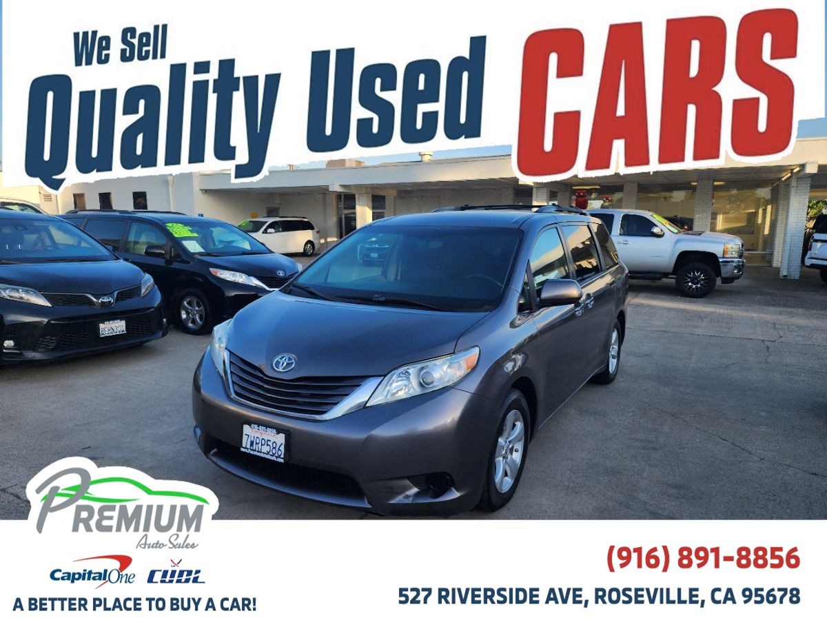 2017 Toyota Sienna LE V6 7-Passenger Access Seat's photo