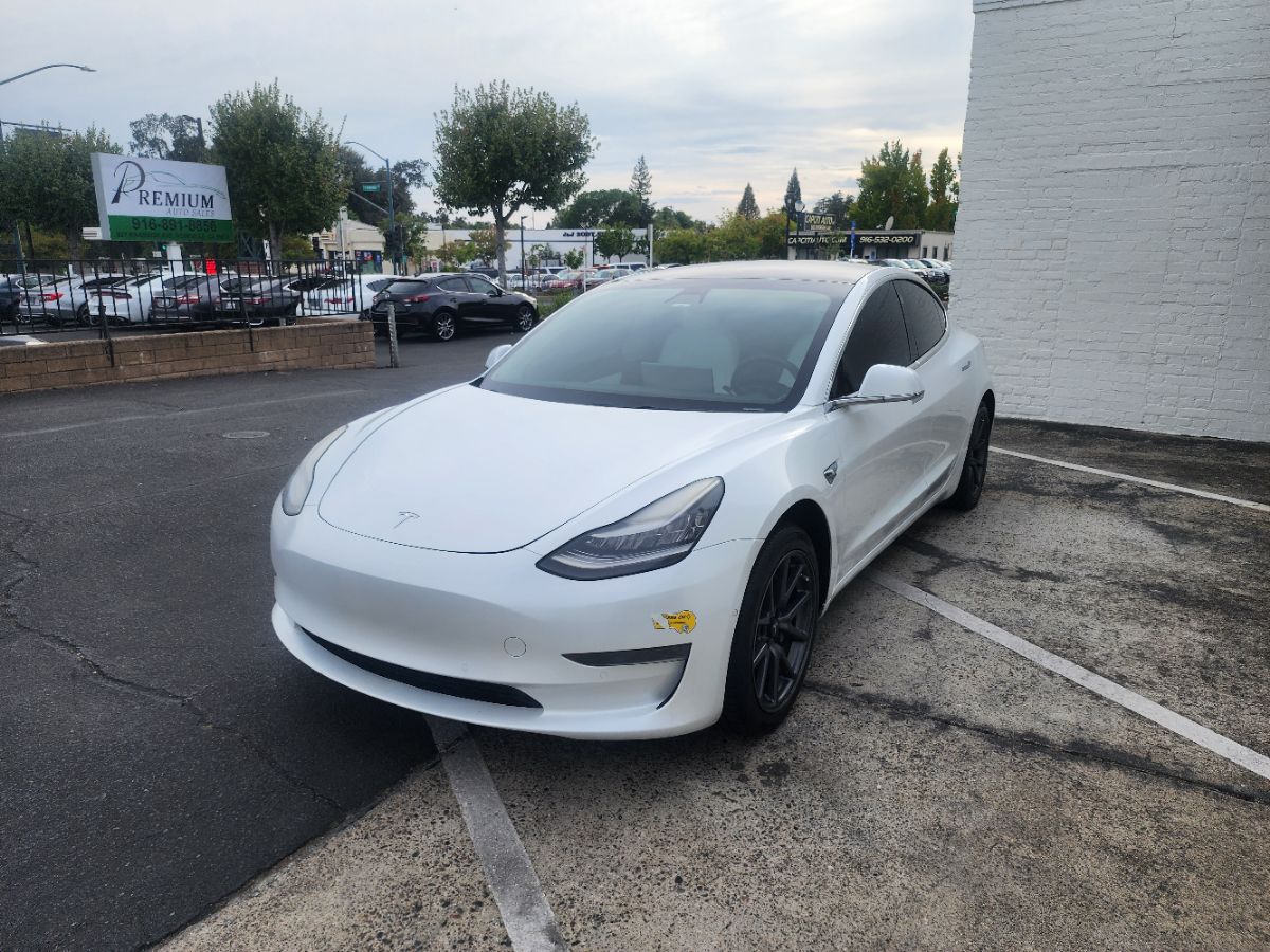 Tesla Model 3 photo 17
