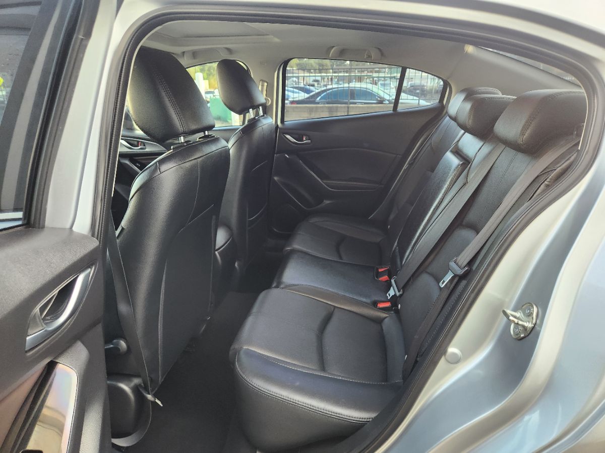 Mazda Mazda3 photo 8