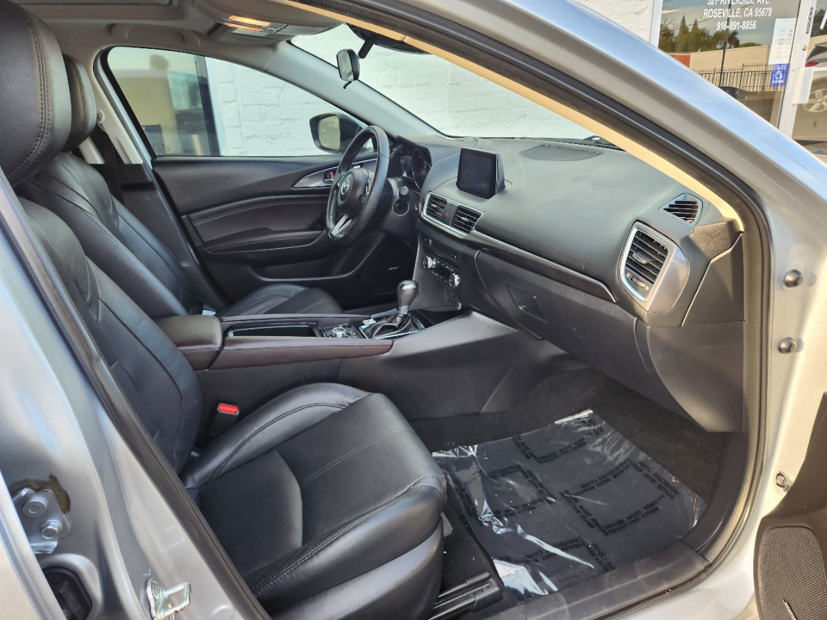Mazda Mazda3 photo 11