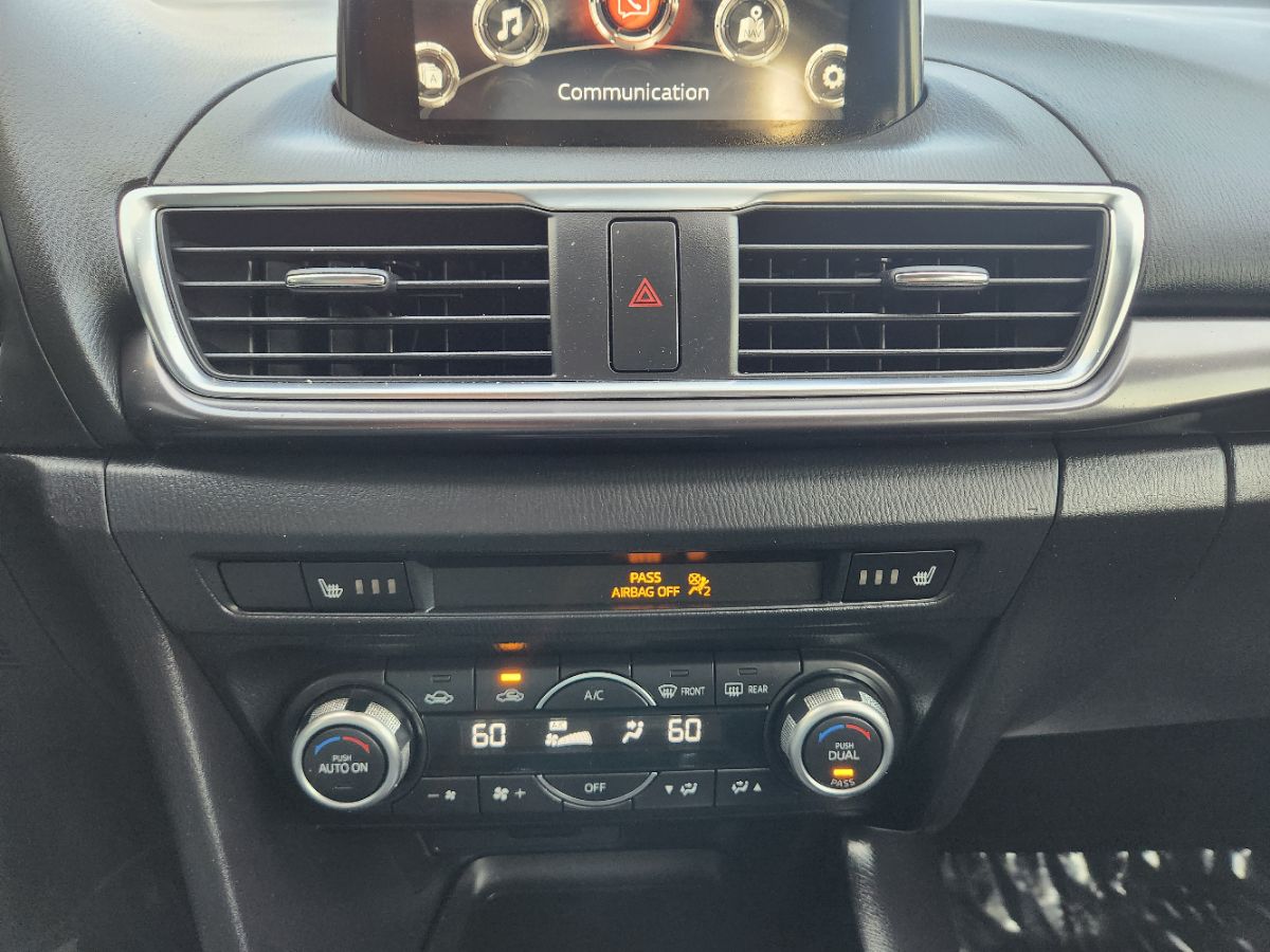 Mazda Mazda3 photo 16