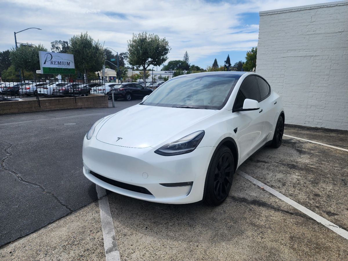 Tesla Model Y photo 17