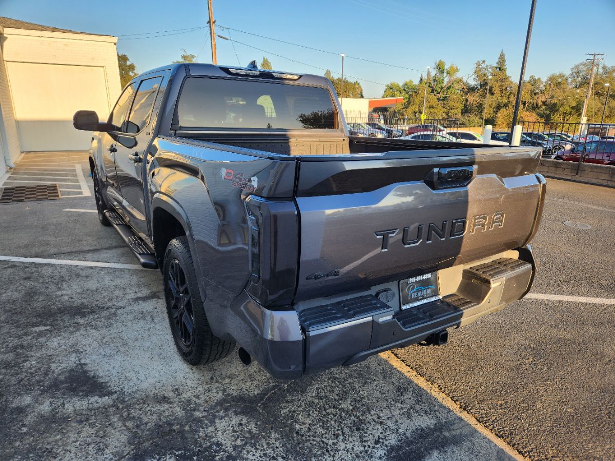 Toyota Tundra photo 2