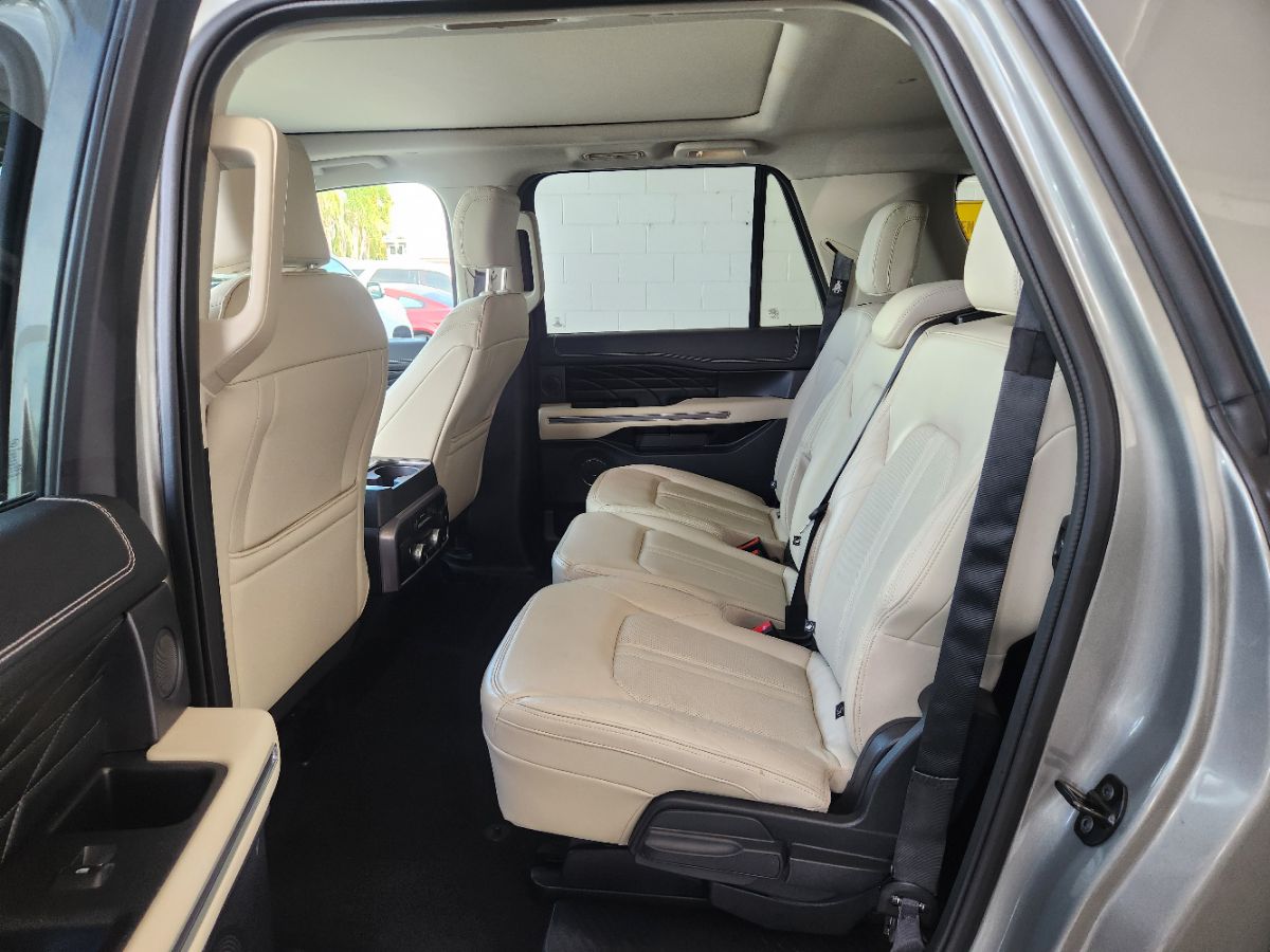 Ford Expedition MAX photo 10