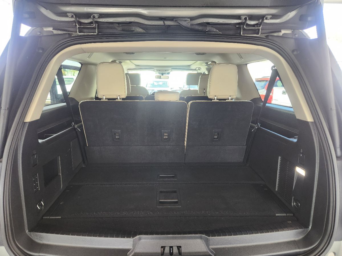 Ford Expedition MAX photo 12