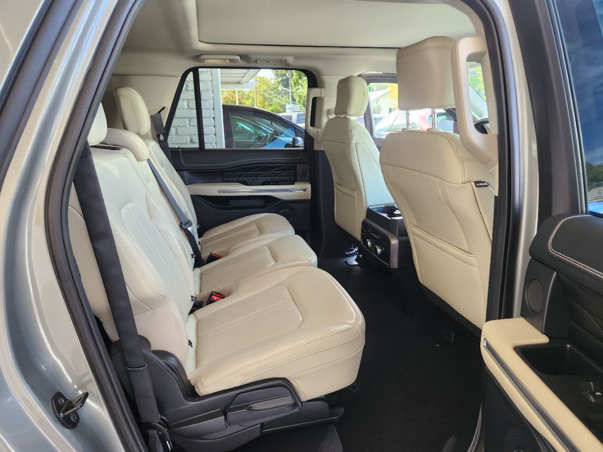 Ford Expedition MAX photo 13